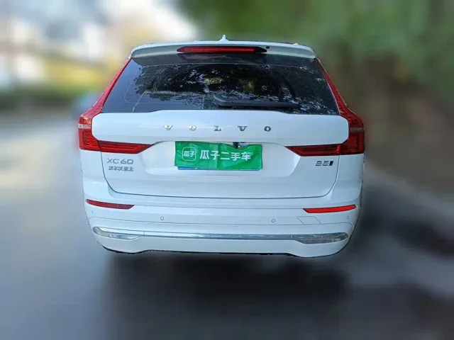 Volvo XC60 — Фото автомобиля 5
