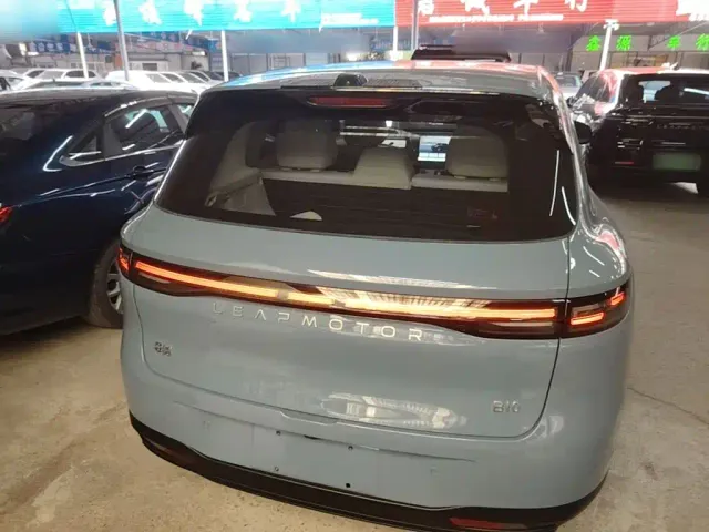 Leapmotor B10 — Фото автомобиля 5