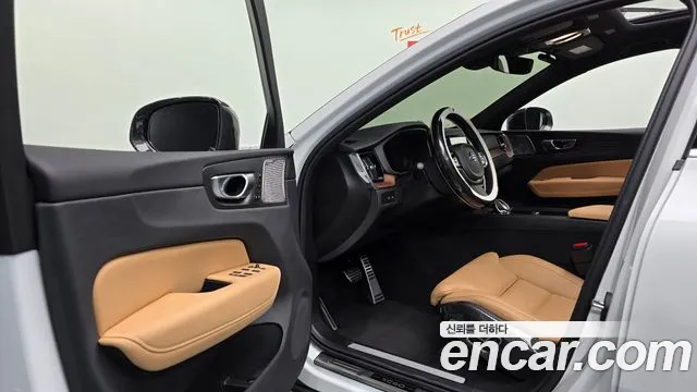 Volvo XC60 2nd Gen — Фото автомобиля 15
