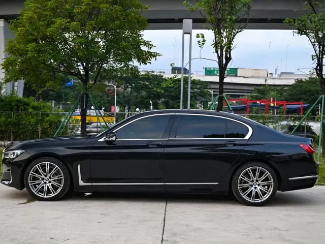 BMW 7 Series — Фото автомобиля 3