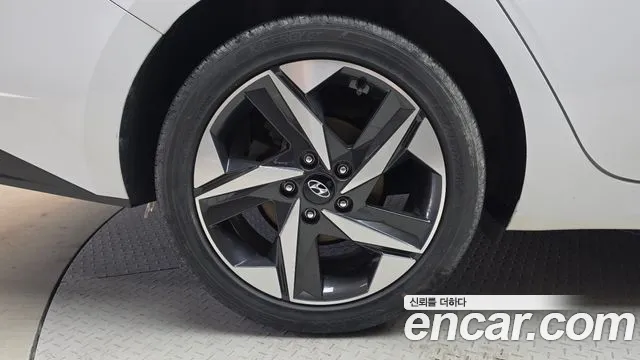 Hyundai Avante CN7 — Фото автомобиля 5
