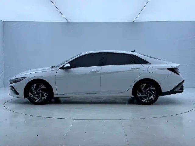 Hyundai Elantra — Фото автомобиля 9