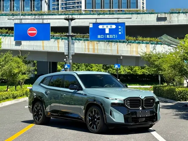 BMW XM — Фото автомобиля 2