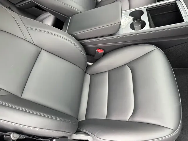 Tesla Model Y — Фото автомобиля 13