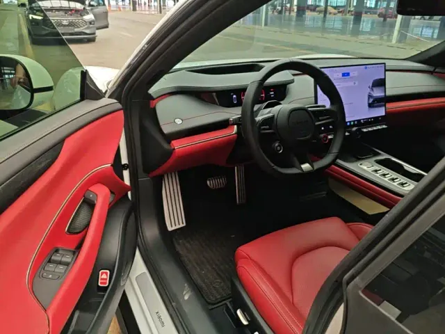 Xiaomi SU7 — Фото автомобиля 15