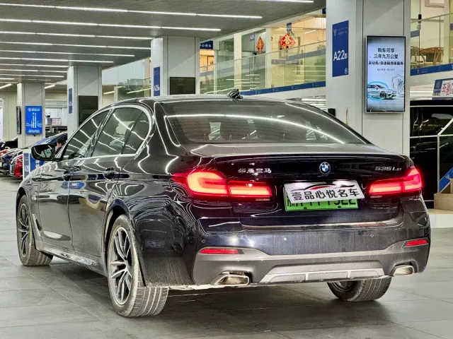 BMW 5 Series — Фото автомобиля 10