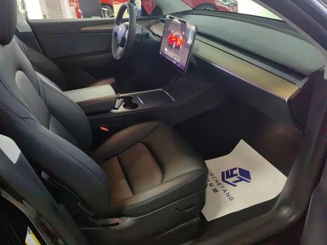 Tesla Model Y — Фото автомобиля 6