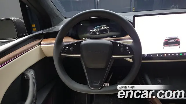Tesla Model X — Фото автомобиля 13