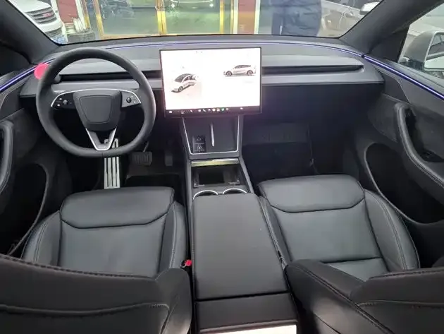Tesla Model Y L — Фото автомобиля 4