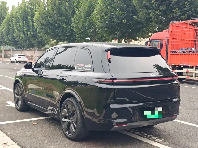 Li Auto L8 — Фото автомобиля 4