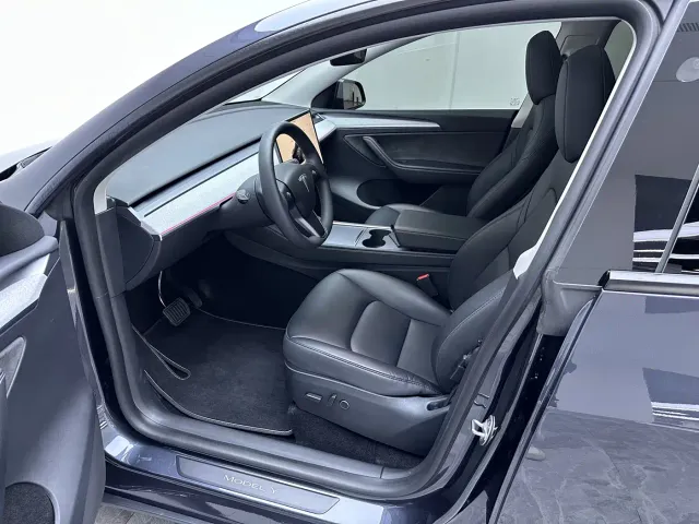 Tesla Model Y — Фото автомобиля 16