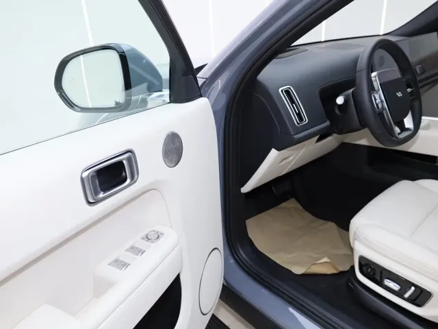 Li Auto L7 — Фото автомобиля 13