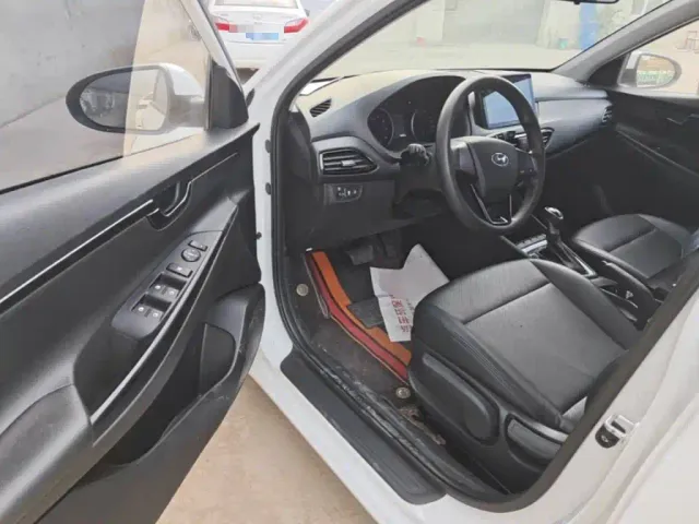 Hyundai Elantra — Фото автомобиля 15
