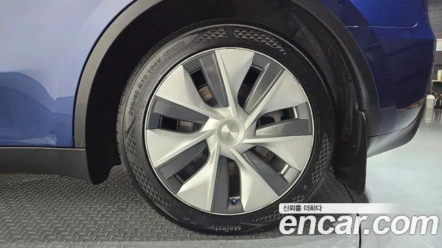 Tesla Model Y — Фото автомобиля 6