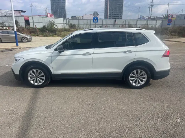 Volkswagen Tiguan L — Фото автомобиля 4