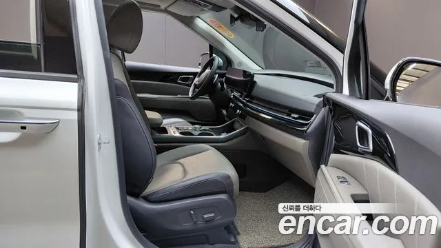 Kia Carnival Generation 4 — Фото автомобиля 16