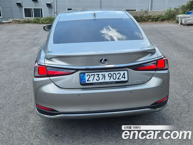 Lexus ES — Фото автомобиля 4