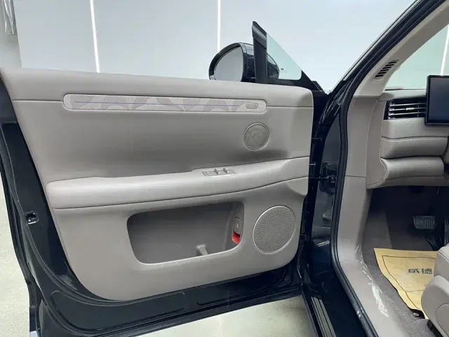 IM Motors LS6 — Фото автомобиля 8