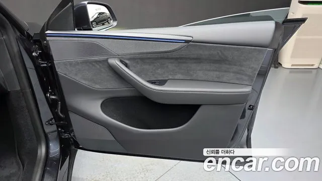 Tesla Model Y — Фото автомобиля 6