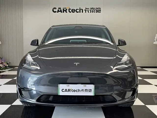 Tesla Model Y — Фото автомобиля 3