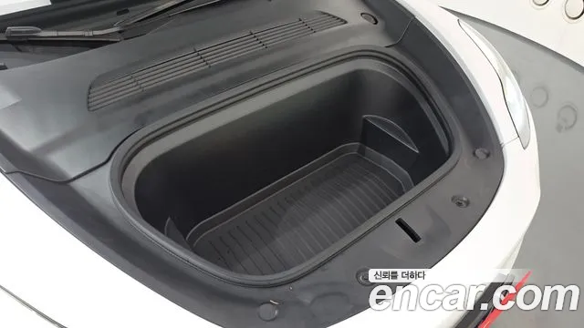 Tesla Model Y — Фото автомобиля 6