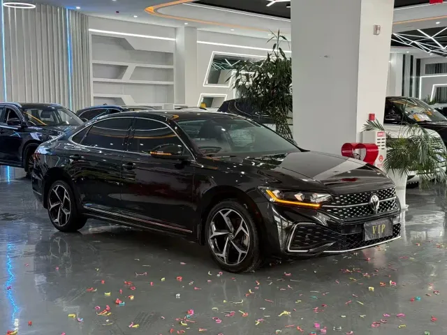Volkswagen Passat — Фото автомобиля 3