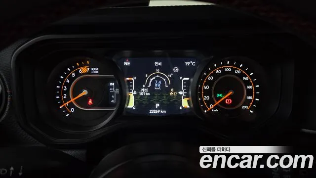 Jeep Wrangler — Фото автомобиля 11