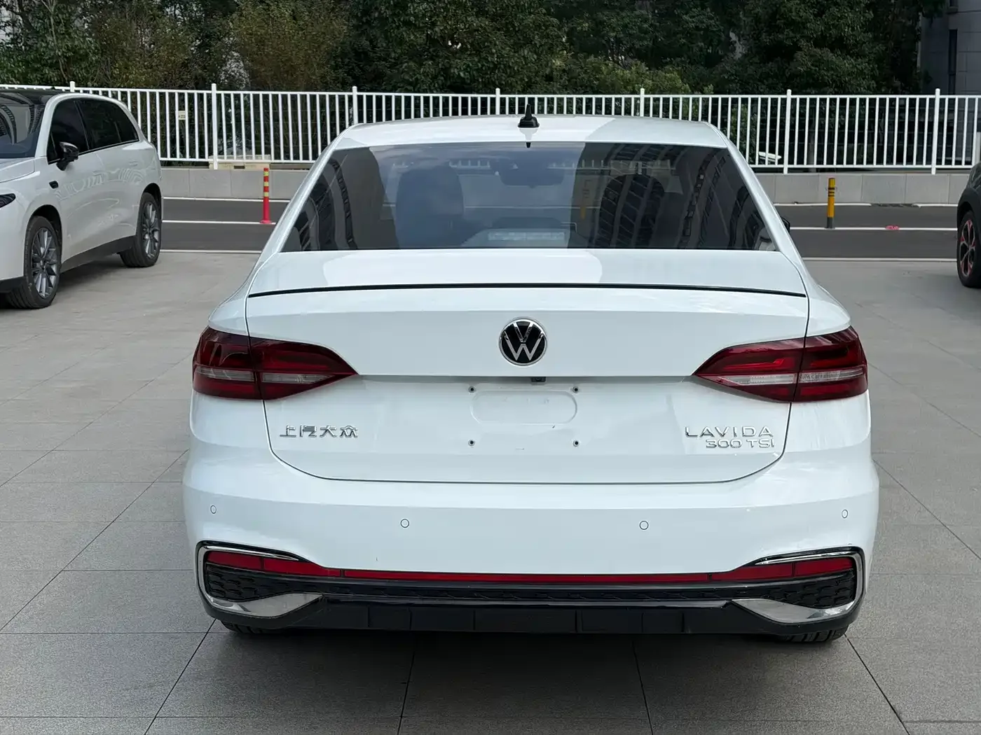 Volkswagen Lavida 2023 Model 300TSI DSG Starlight Leading Edition — Фото автомобиля 12