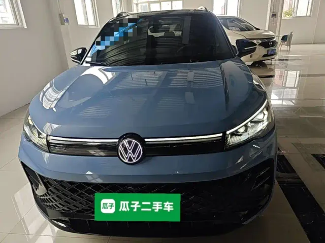 Volkswagen Tiguan L — Фото автомобиля 2