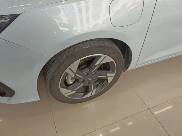 Geely Emgrand L — Фото автомобиля 22