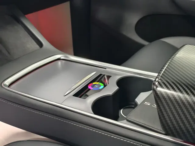 Tesla Model Y — Фото автомобиля 11