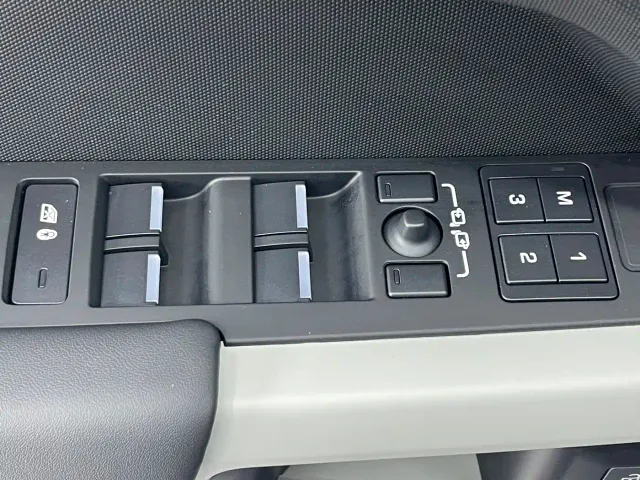 Land Rover Defender — Фото автомобиля 16