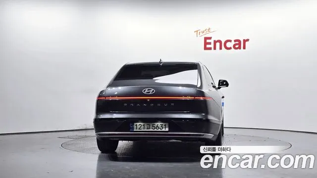 Hyundai Grandeur GN7 — Фото автомобиля 4