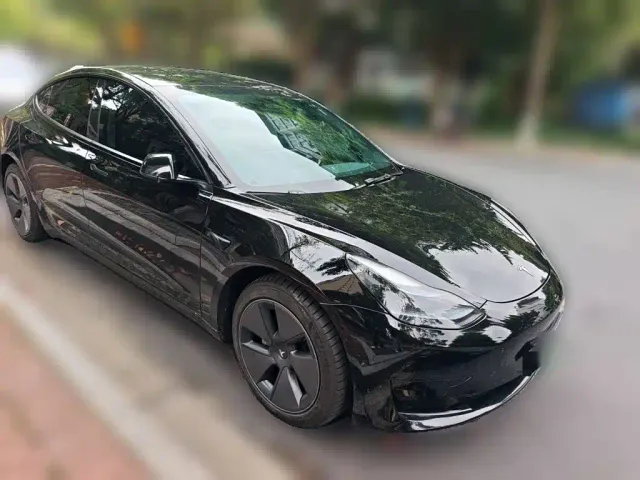 Tesla Model 3 — Фото автомобиля 3