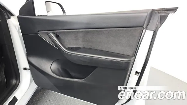 Tesla Model Y — Фото автомобиля 24