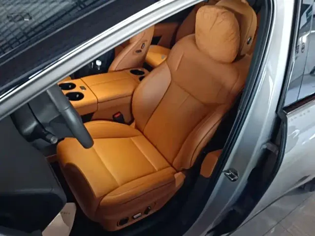 Li Auto i8 — Фото автомобиля 14