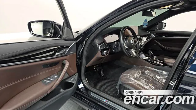 BMW 5 Series G30 — Фото автомобиля 15