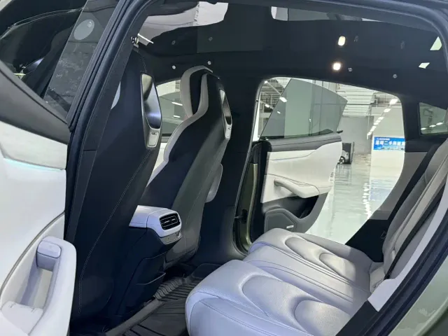 Xiaomi SU7 — Фото автомобиля 10