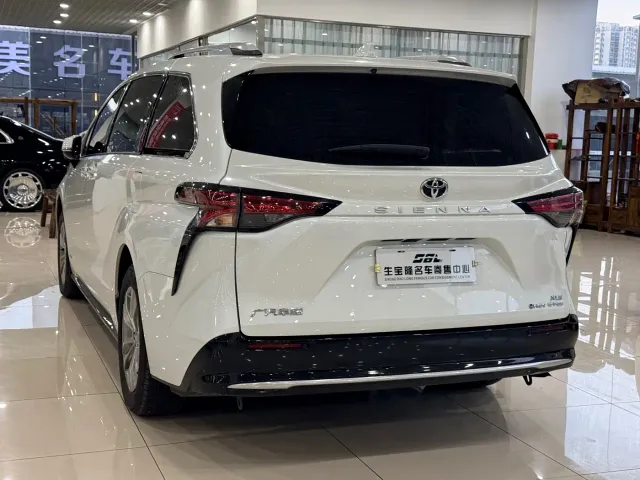 Toyota Sienna — Фото автомобиля 11