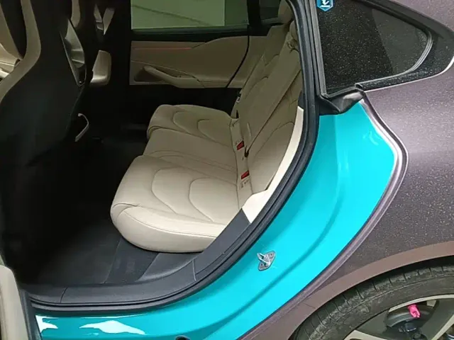 Xiaomi SU7 — Фото автомобиля 16