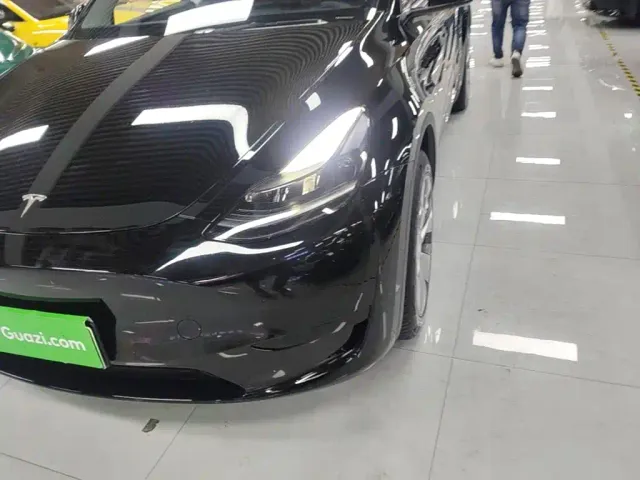 Tesla Model Y — Фото автомобиля 23