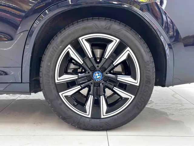 BMW iX3 — Фото автомобиля 8