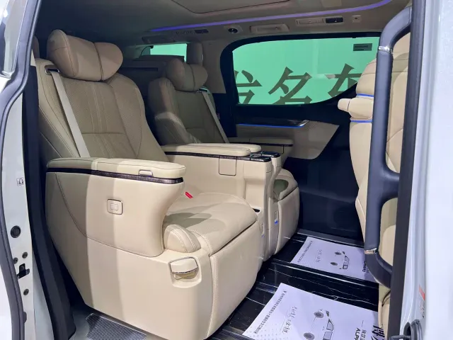 Toyota Alphard — Фото автомобиля 10