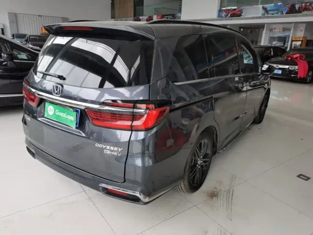 Honda Odyssey 2022 2.0L e:HEV Sharp Supreme Edition — Фото автомобиля 6