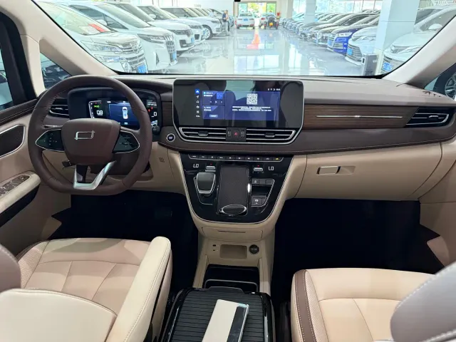Bestune Besturn M9 — Фото автомобиля 14