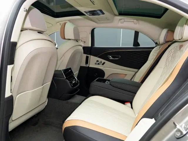 Bentley Flying Spur — Фото автомобиля 13