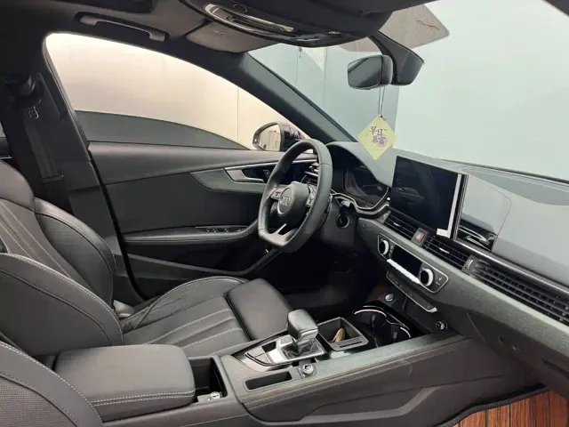 Audi A4L — Фото автомобиля 14