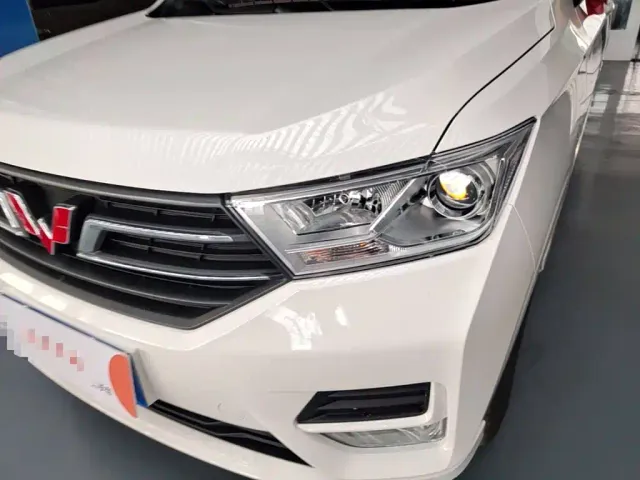 Wuling Hongguang — Фото автомобиля 23