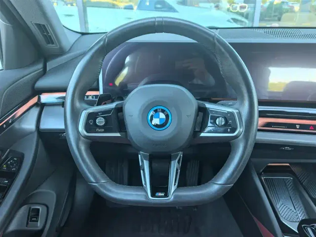 BMW i5 — Фото автомобиля 9