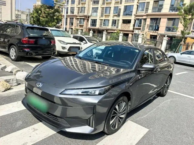 Фотография автомобиля — Changan Qiyuan A05